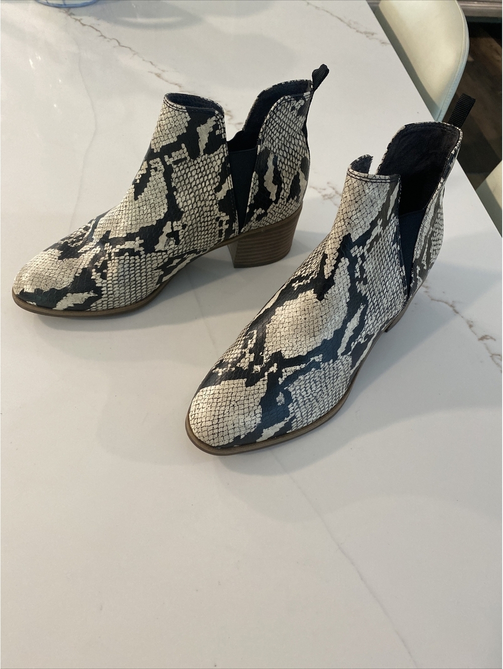 Dr. Scholl’s Teammate Boots White And Black Snakeskin Print Women’s 8.5